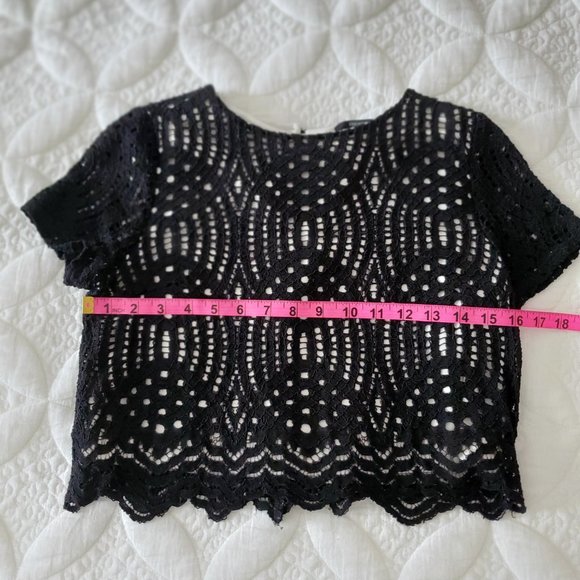 Forever 21 Black Short Sleeve Lace Crop Top - Picture 4 of 5